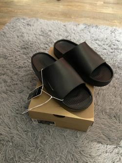Nike Calm Slides