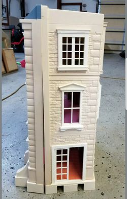 Vintage Fisher Price Loving Family Special Edition Doll House Townhouse.