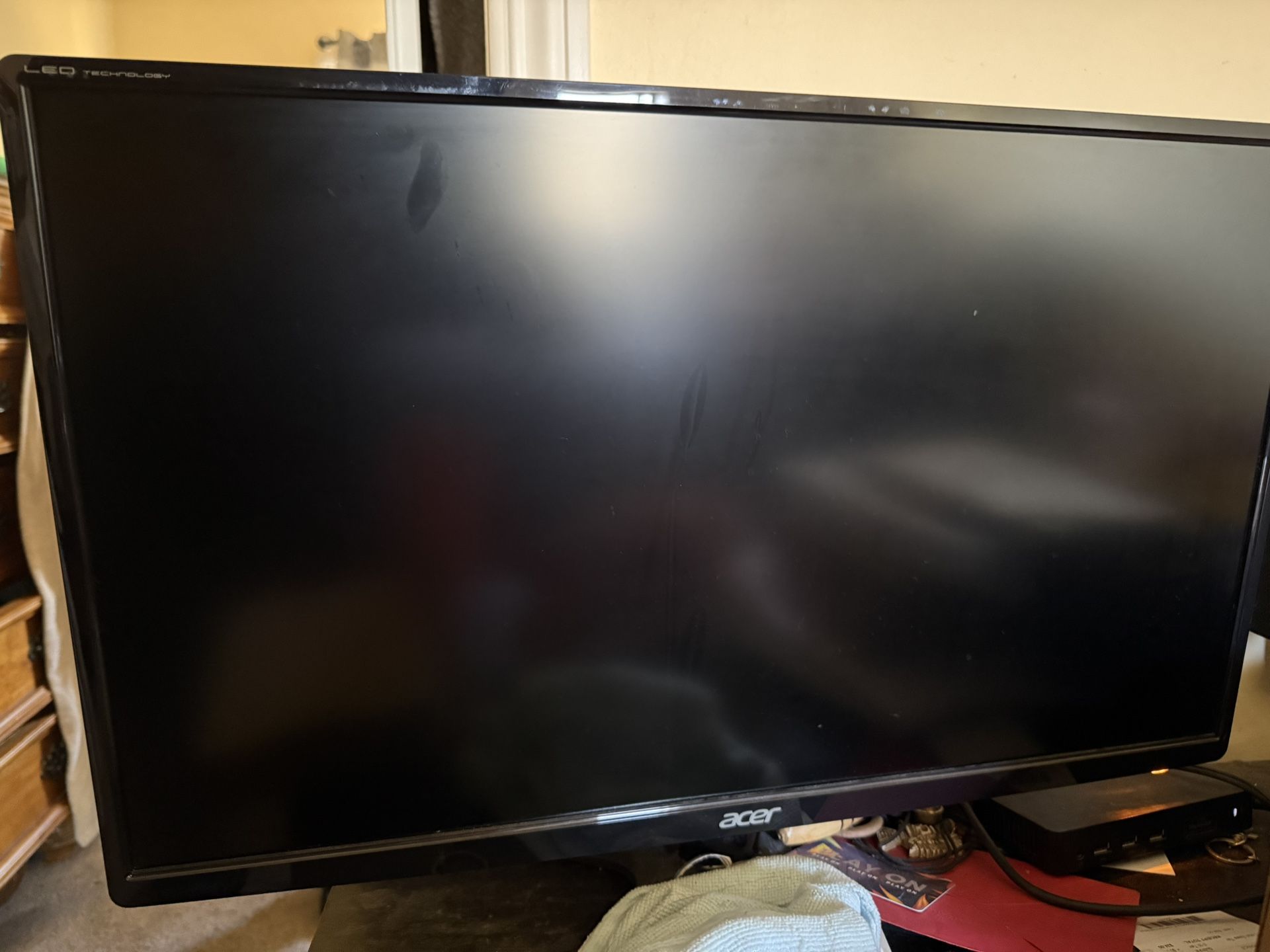 2 Acer Monitors And USB Display Docking Station