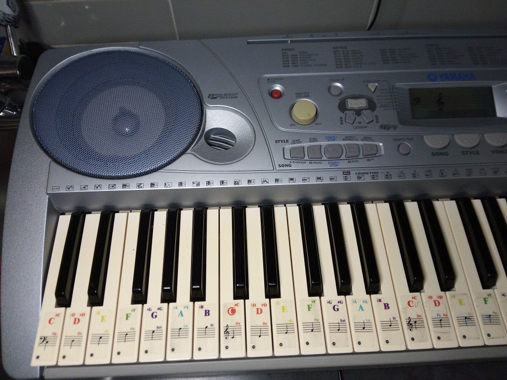 Yamaha PSR-E273 Electronic Keyboard – $50 (Pickup Only)