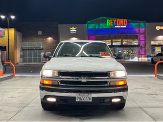 2001 Chevy suburban 4 x 4 current registration till November clean California title
