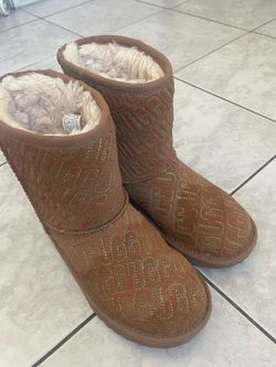 Girls Uggs size 4 like new