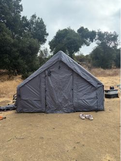 Inflatable tent. 4-5persons.