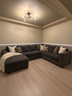 Large Gray Sleeper Sectional  w/Storage Chaise