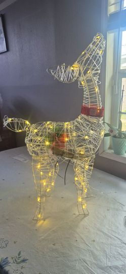 CHRISMAS REINDEER WITH LIGHTS