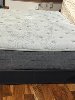 USED QUEEN SIZE MATTRESS ONLY