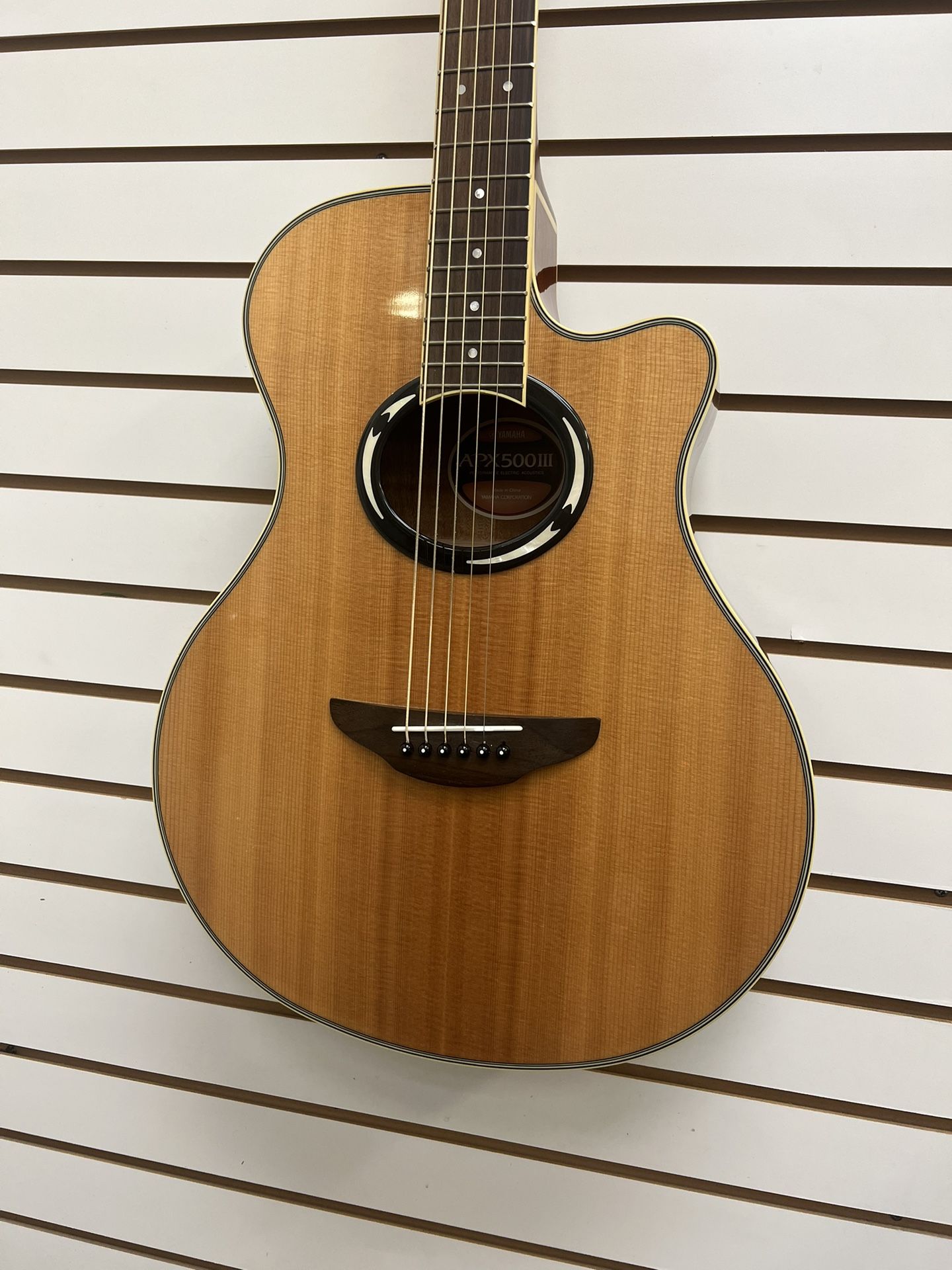 YAMAHA APX500III Performance Electric Acoustic Guitar