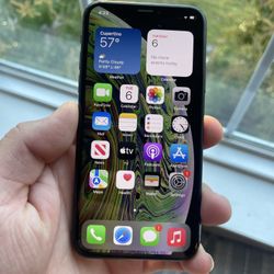 iPhone XS 64GB UNLOCKED
