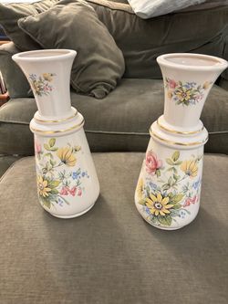 Beautiful matching Vintage vases