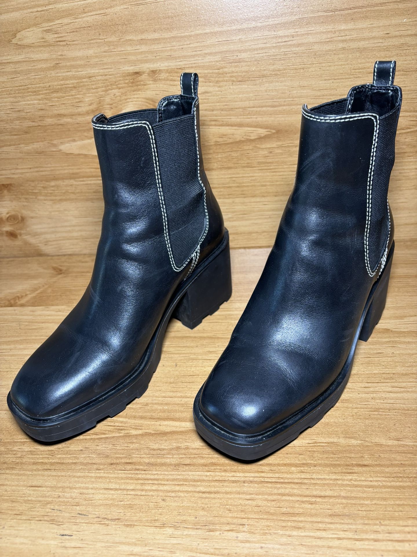 Women’s Micheal Kors Black Booties Size 7.5