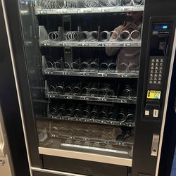 Snacks Vending machine Crane