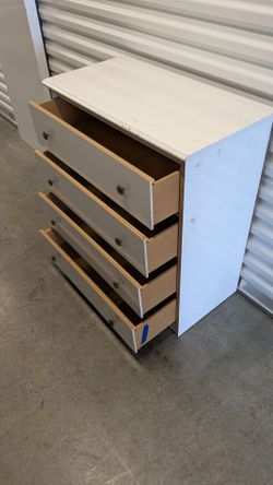 Dresser. Free delivery 👍