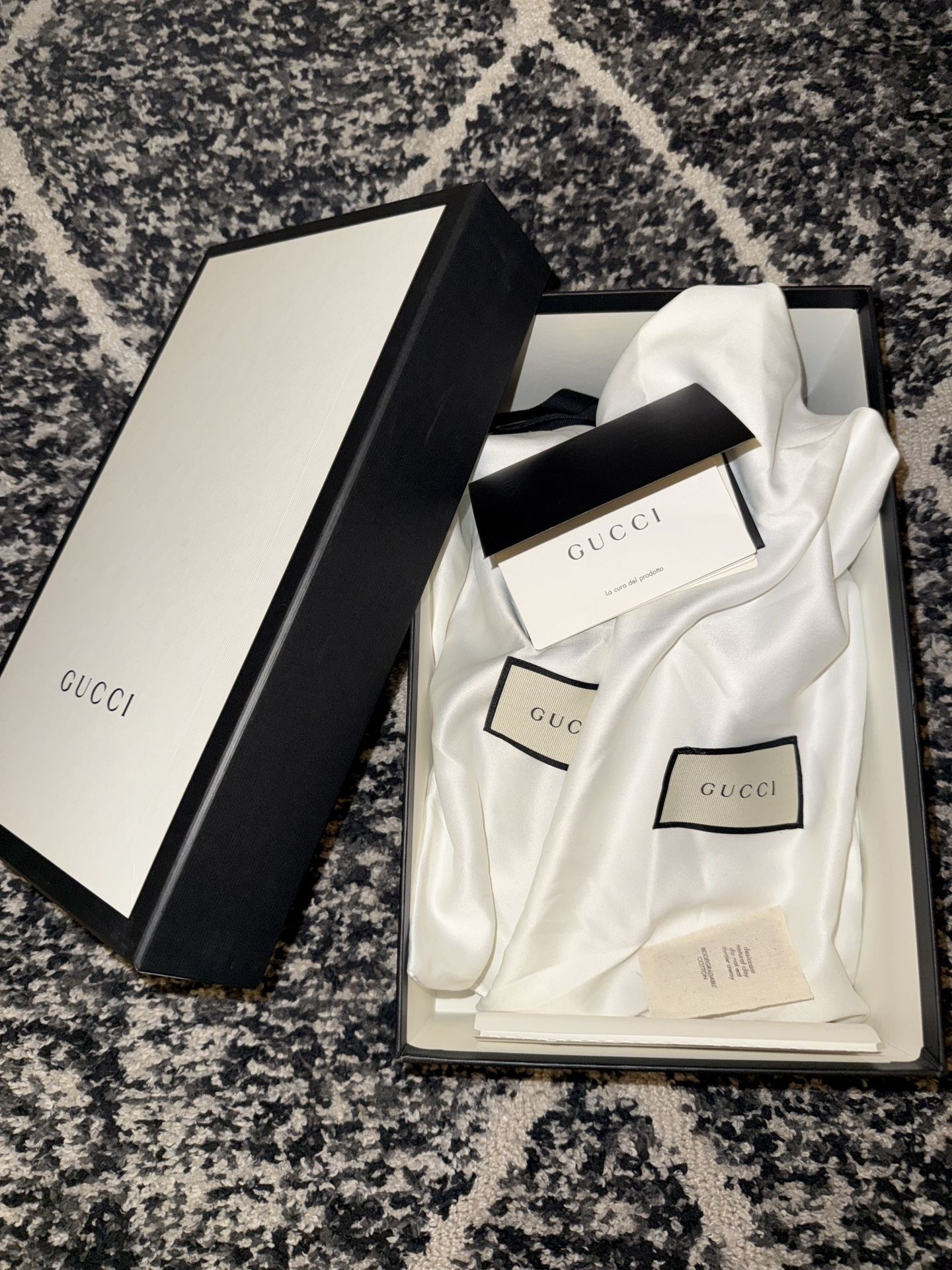 GUCCI Women’s Leather Sneaker With Bee Size 6