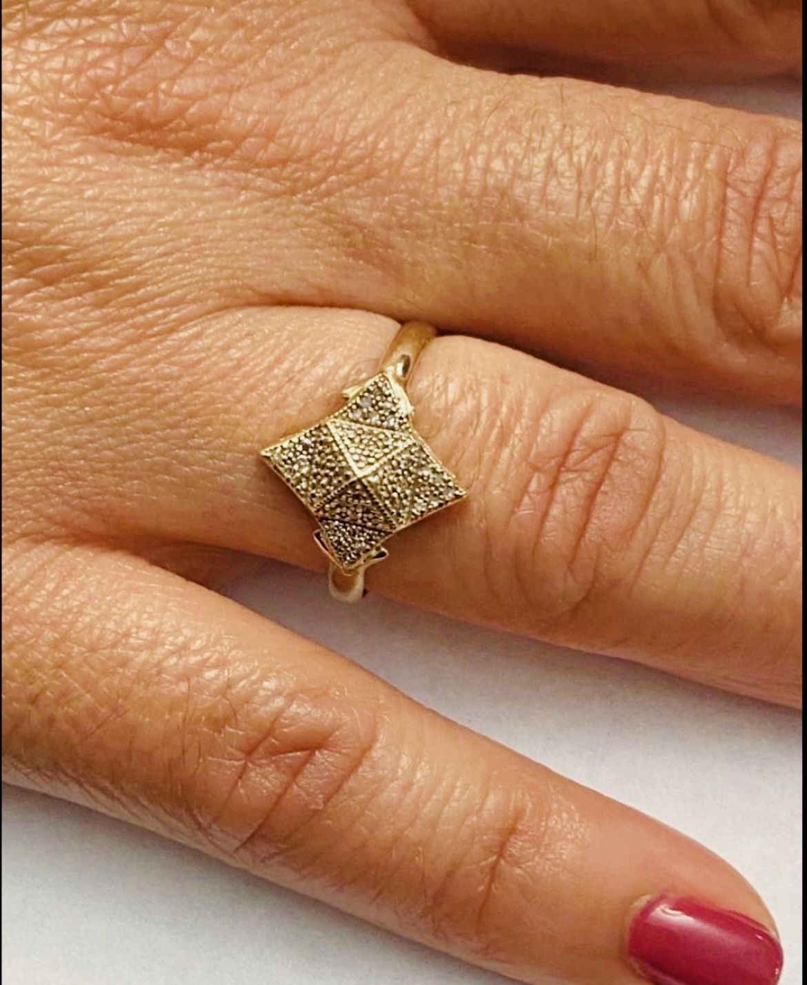 10K Solid Gold Diamonds π Wedding Ring Size 7
