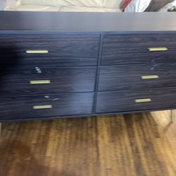 Dresser With 6 Drawers $140