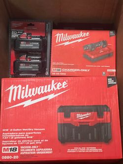 Milwaukee M18 Tool Bundle – Vacuum, Batteries & Rapid Charger
