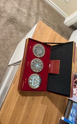 SalesOne Iron Man Arc Reactor Magnetic Pin Set Collector Box 1