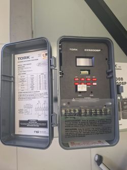 TORK / NSI Industries DZS200BP Digital Time Switch.