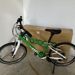 Woom 4 Light Weight Bike For Kids (4-10)