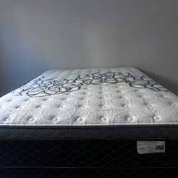🟩🟩🟩queen Size Mattress Pillow Top New In A Plastic Sealed