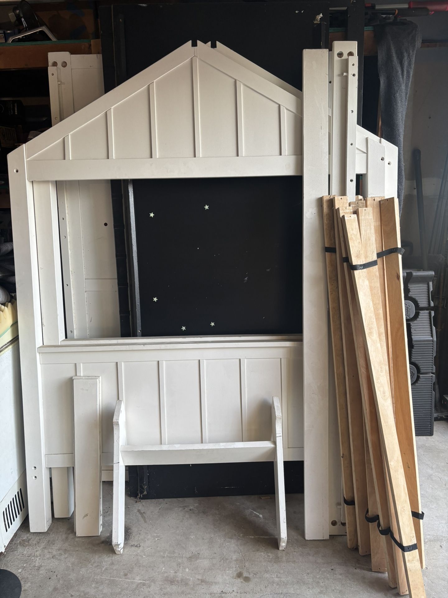 Kids House bed