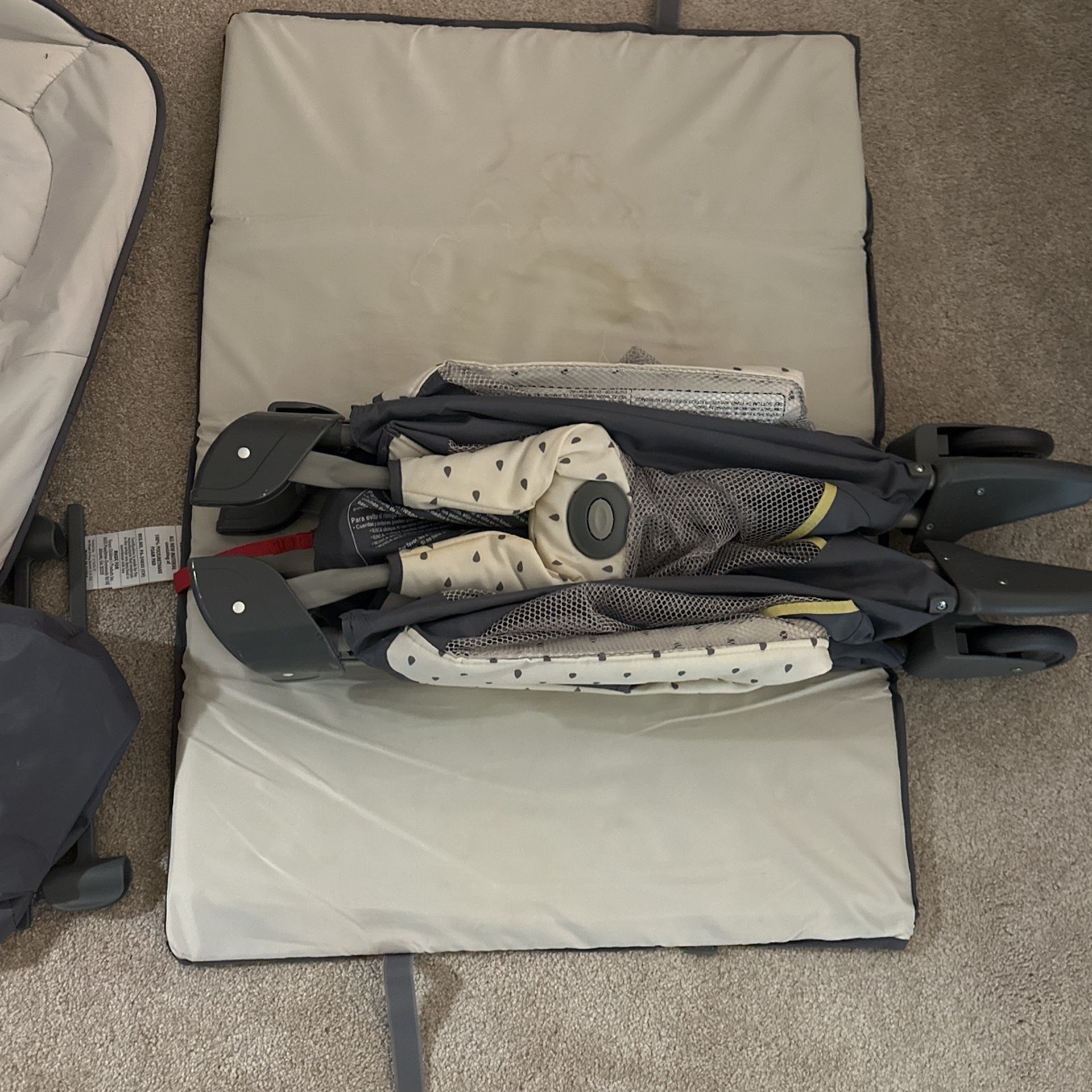 Graco pack N Play With Extras