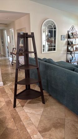 Wooden corner shelf