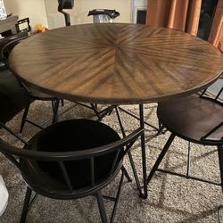 Dining Room Table 