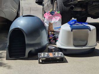 CAT LITTER BOX #2 / + New Cat Food & Trays