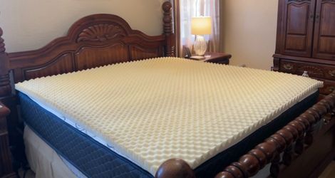 Vaughan-Bassett Solid Wood American made Cannonball Kingsize Bedroom Suite