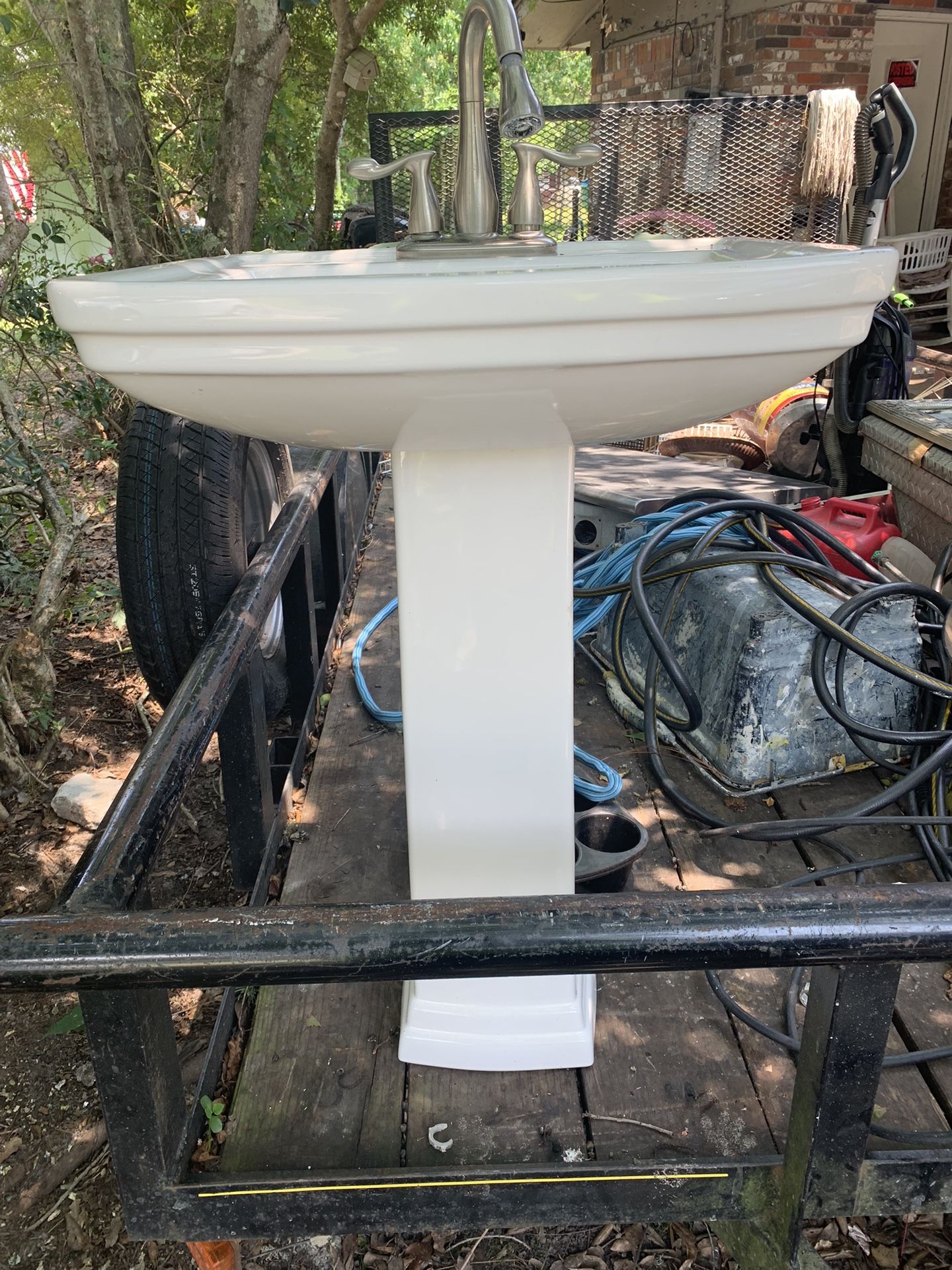 Pedestal Sink