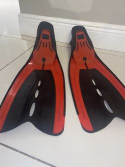 Diving Fins - Size 9/10