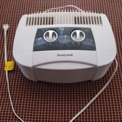 Honeywell HEPA Compact Air Purifier Model 16200