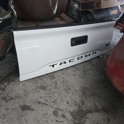 2016-2023 Toyota Tacoma Tailgate 