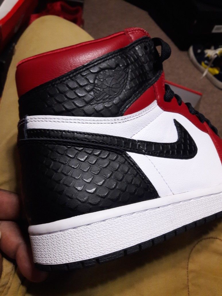 ** NIKE AIR JORDAN 1 RETRO HIGH OG GYM RED WOMEN'S SNEAKERS/ SIZE 9
