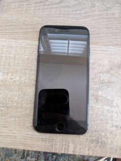 T-Mobile, iPhone 7 16GB, Black, With Black Rubber Case