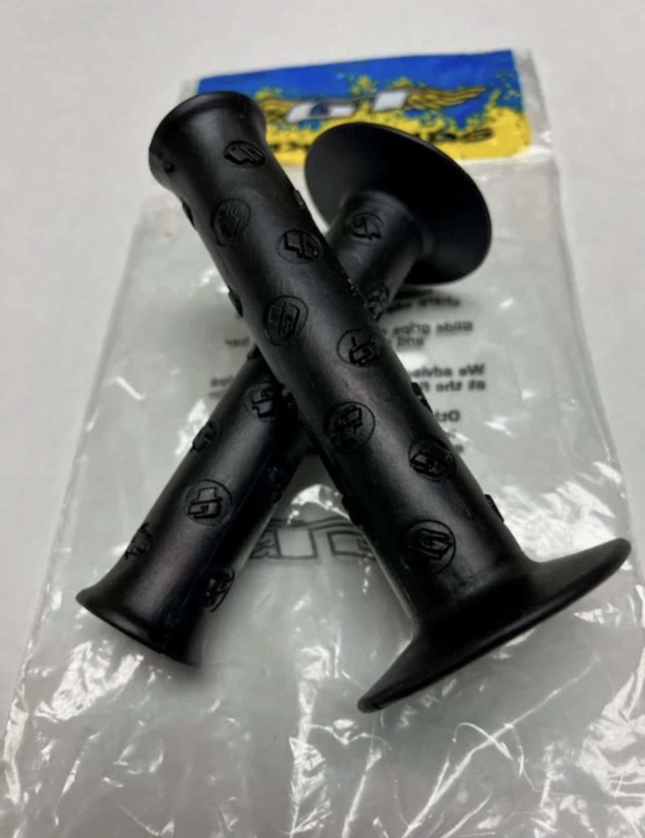 GT Racing Bmx Circle logo Ame Grips Freestyle Old School NOS brand new