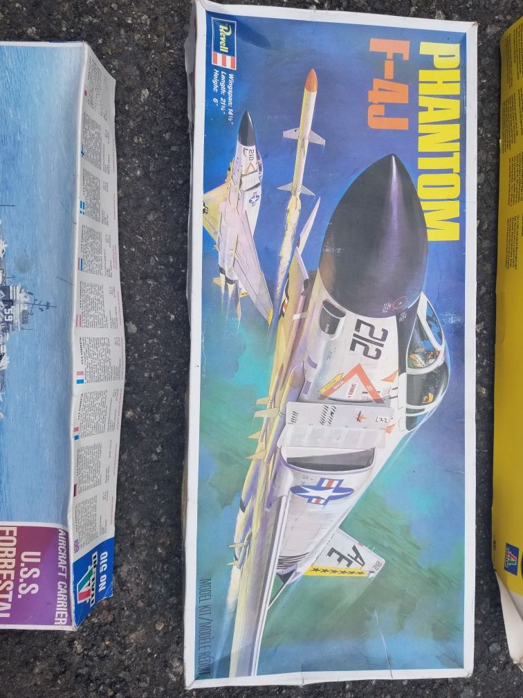 Phantom F-4J,C-130 E/F Hercules Blue Angels,Space Shuttle Columbia and USS Forrestal Battleship Models