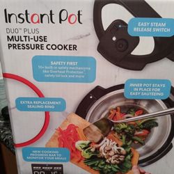 INSTANT POT MULTI USE PRESSURE COOKER
