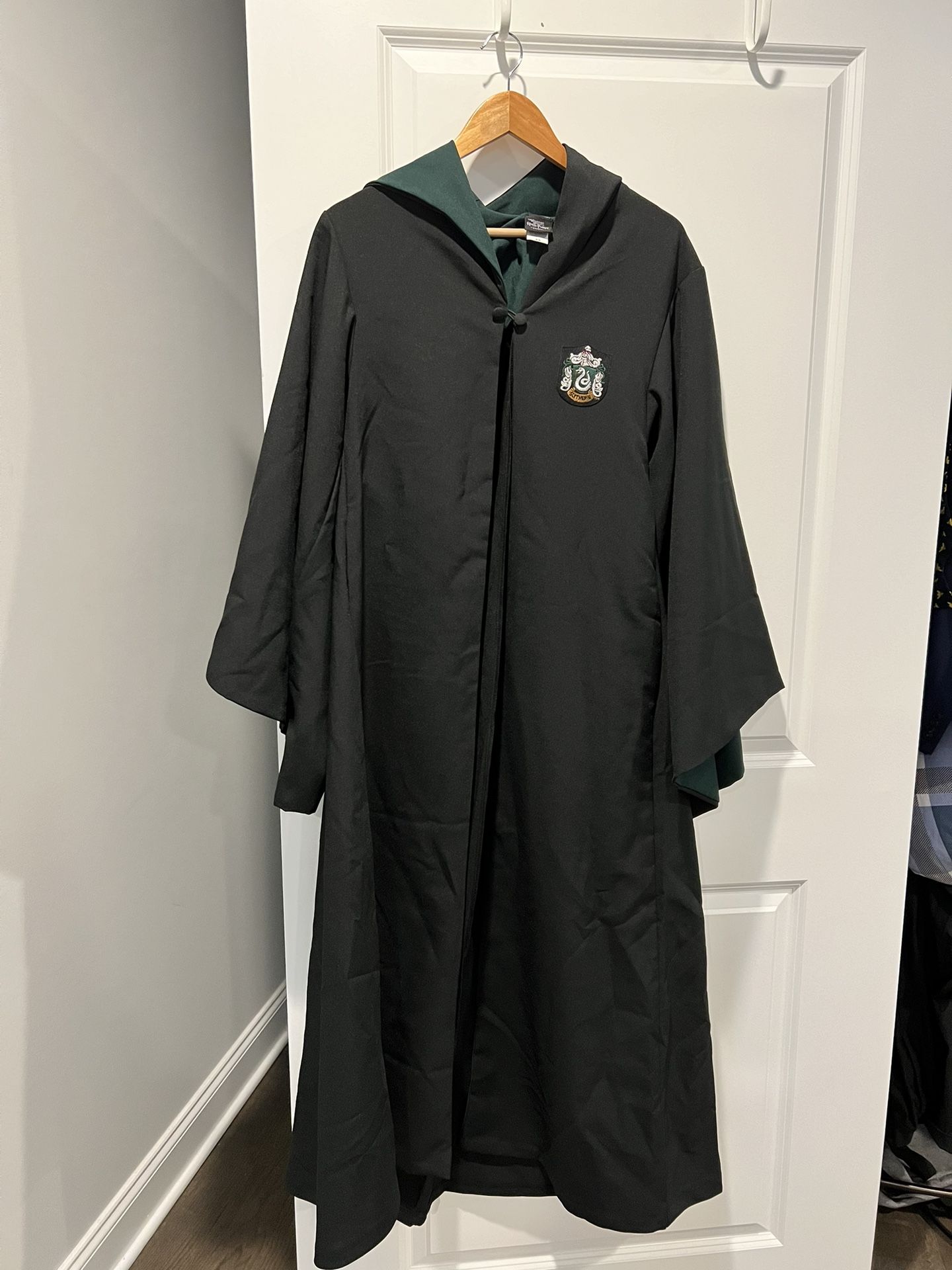 Authentic Wizarding World of Harry Potter UNIVERSAL STUDIOS Hogwarts Robe ADULT