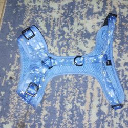 DOG HARNESS ASKING $15 MUST PICK UP SAYS LARGE BUT ID SAY MEDIUM SIZE 