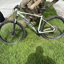 Giant Talon Mountain Bike