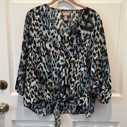 New without tag – Chico’s size 2 blue/brown cheetah print blouse