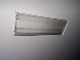 2 overhead fluorescent lights 2×4