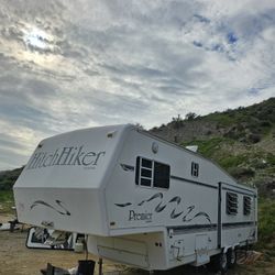 32 Ft 5th Wheel HitchHiker 