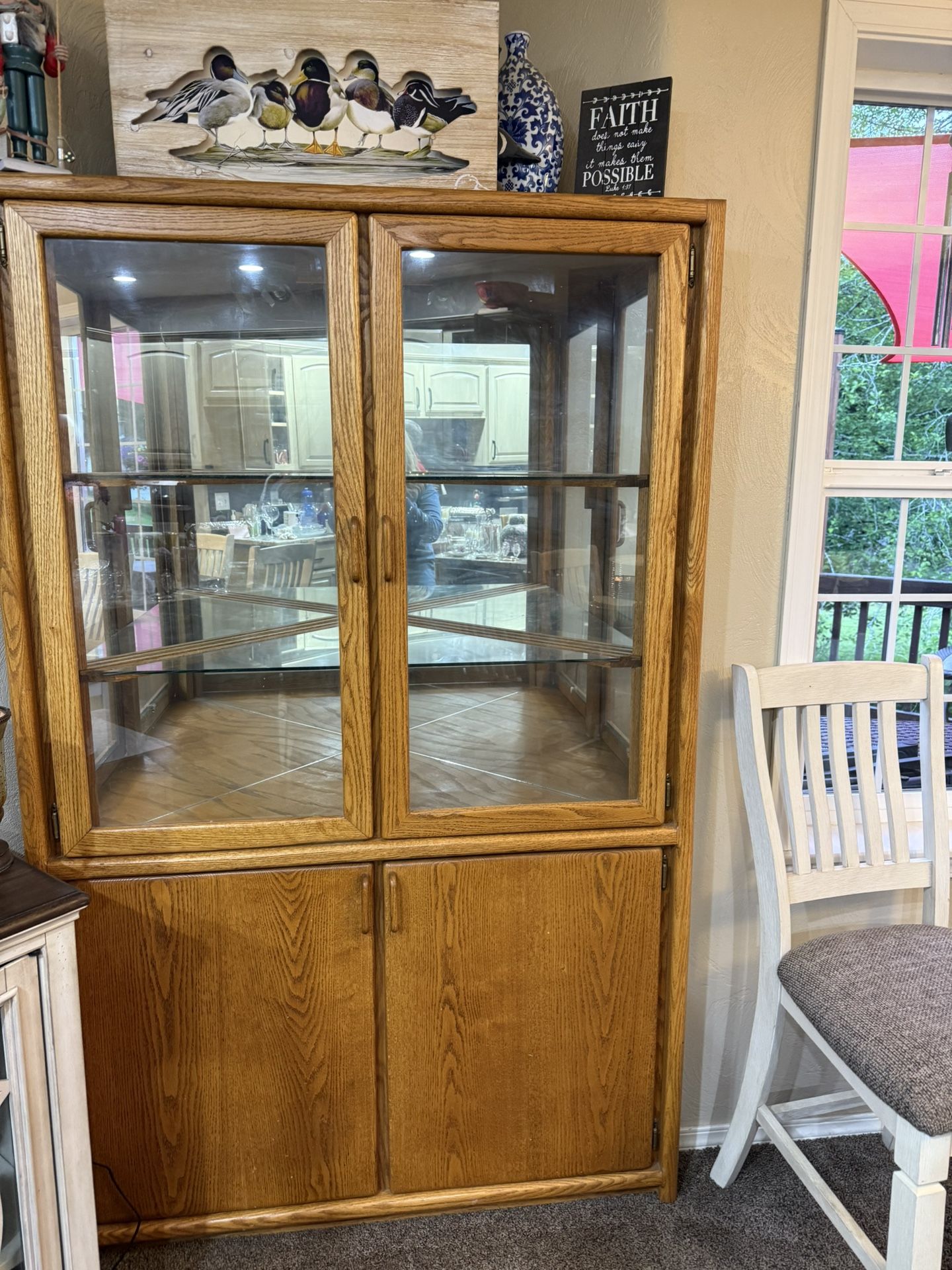 Corner Hutch