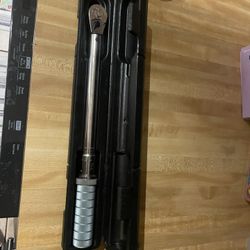 ARMSTRONG TOOLS 64-046 3/8" DRIVE SIZE, 10 - 100 FT./LBS. TORQUE RANGE, 0.5 FT./LBS. INCREMENTS TORQUE WRENCH