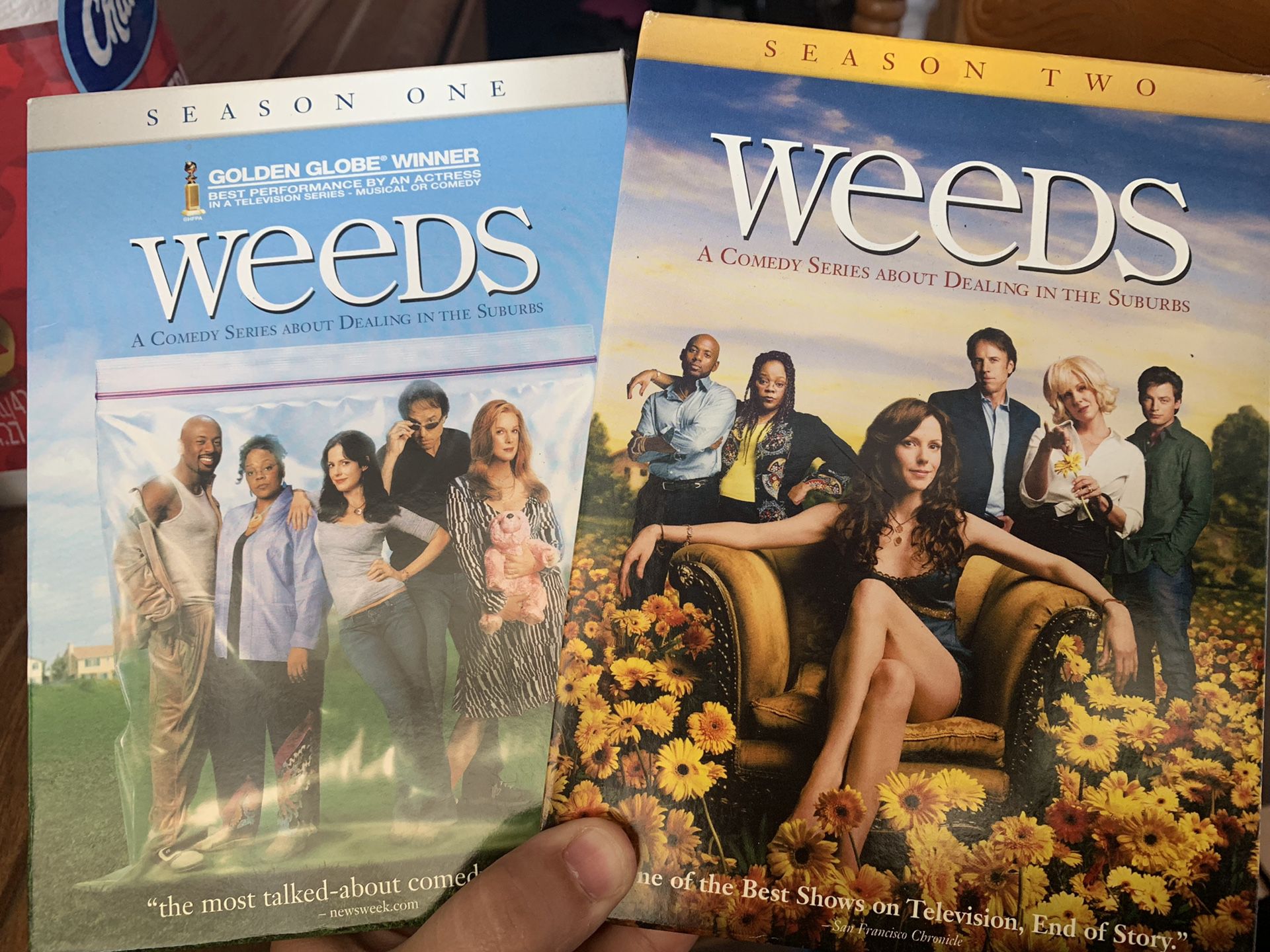 WEEDS - Seasons 1 & 2 ( mint condition) $5