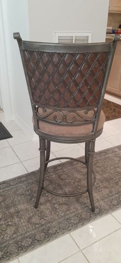 Swivel bar stools
