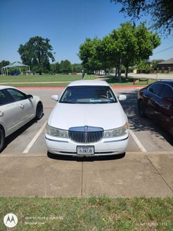 2001 Lincoln Town Car
